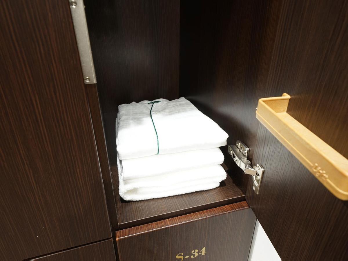 Wellcabin Tenjin - Male Only Fukuoka  Buitenkant foto